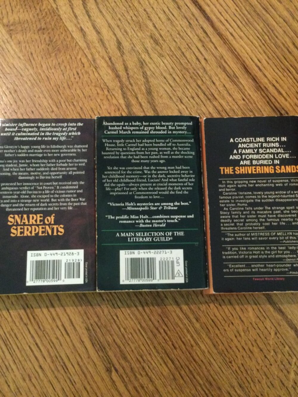 Victoria Holt Paperbacks Lot of 3 - Picture 3 of 3